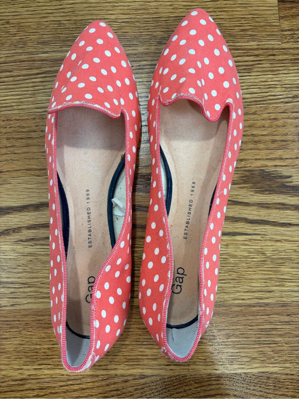 GAP Printed Coral Polka Dot Pointy Flats (8.5) - Picture 9 of 11